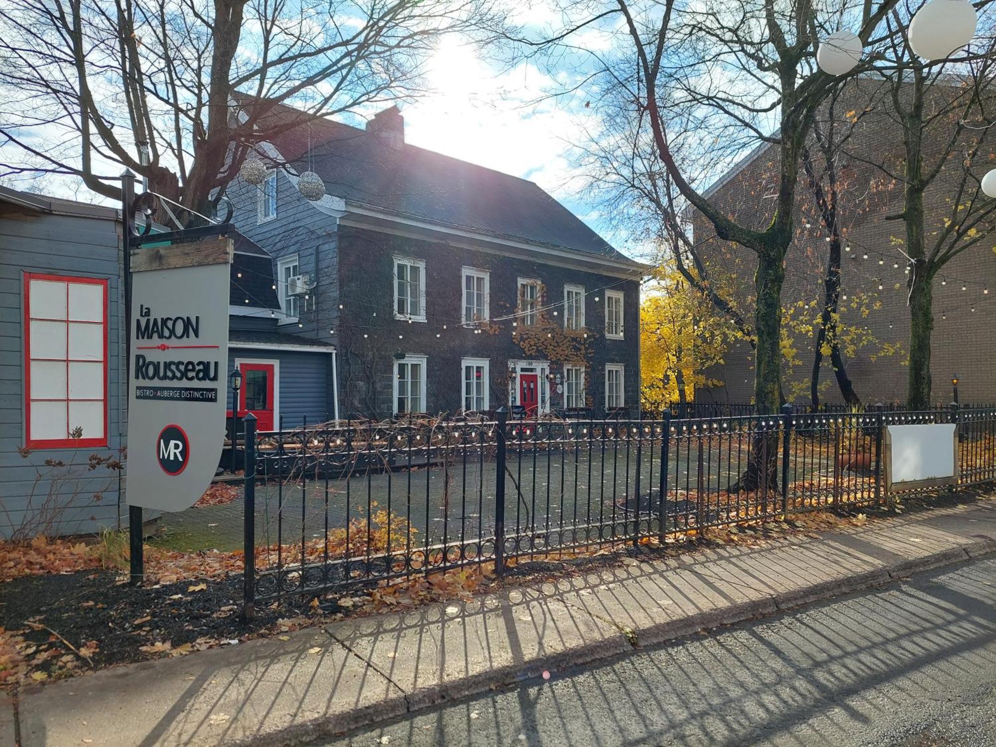 La Maison Rousseau Hotel Монмани Екстериор снимка
